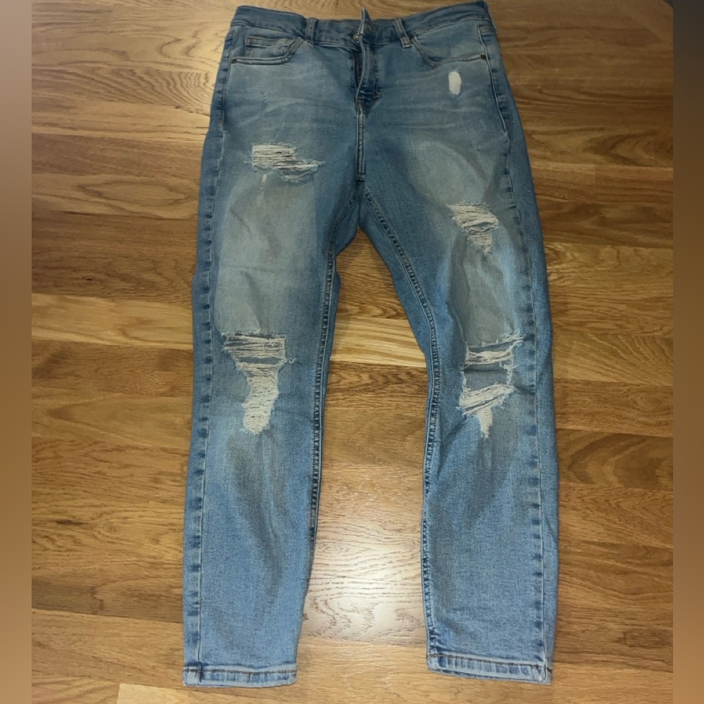 Skinny ripped jeans, light wash, super stretchy